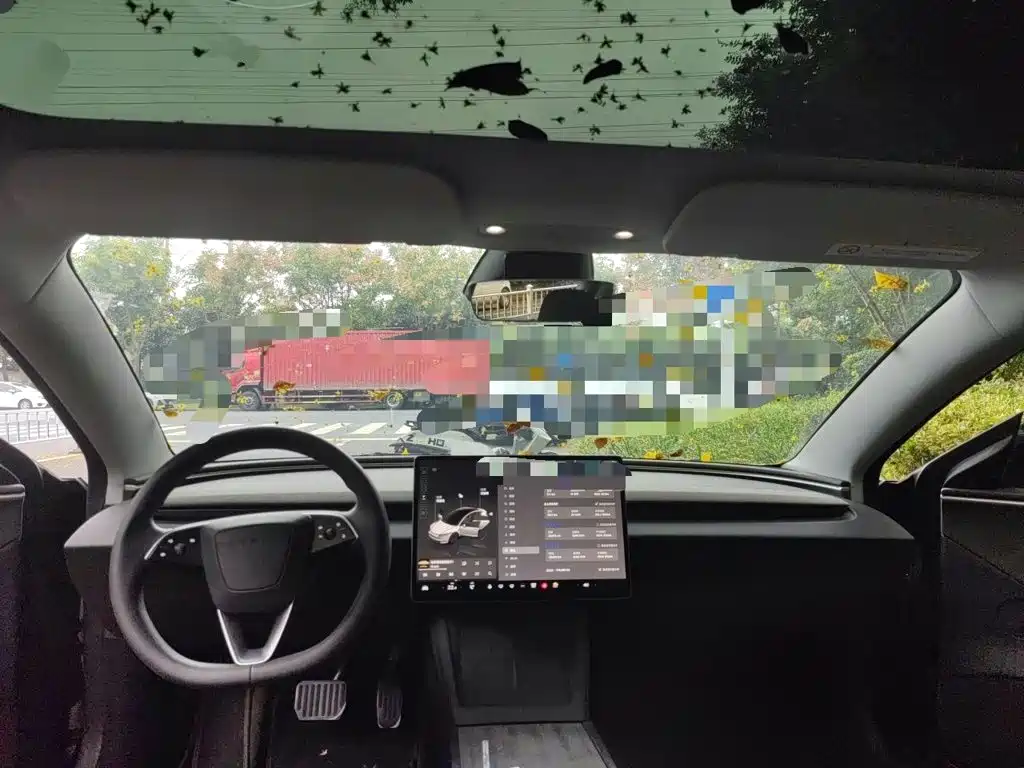 Tesla Model 3 — миниатюра 6