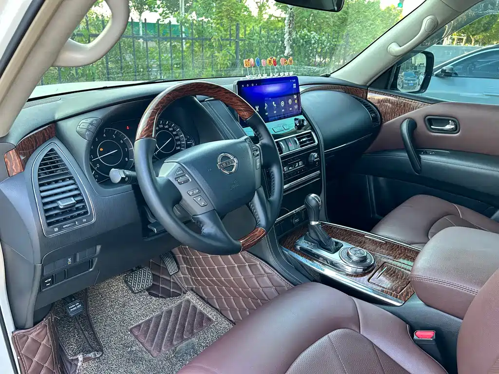 Nissan Patrol — миниатюра 5