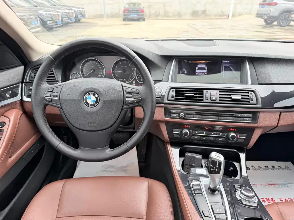 BMW 5 Series — миниатюра 10