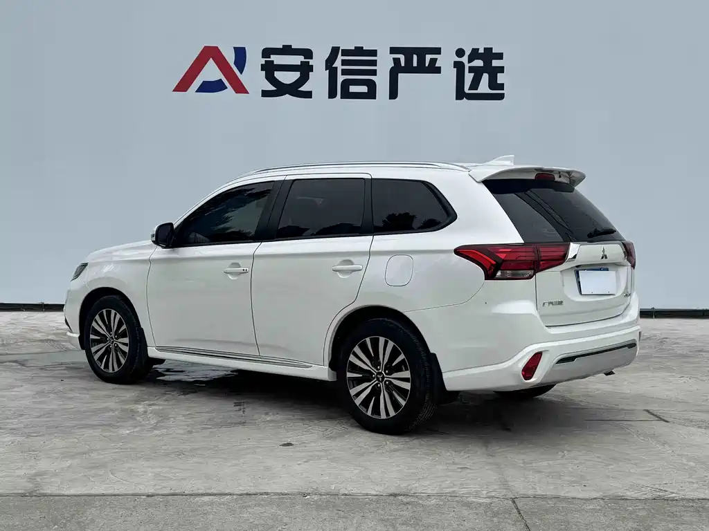 Mitsubishi Outlander — миниатюра 6