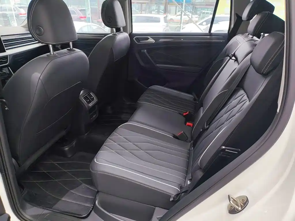 Volkswagen Tiguan L — миниатюра 17