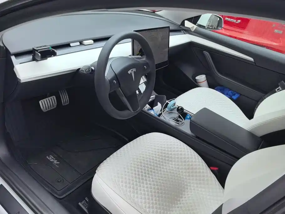 Tesla Model 3 — миниатюра 12