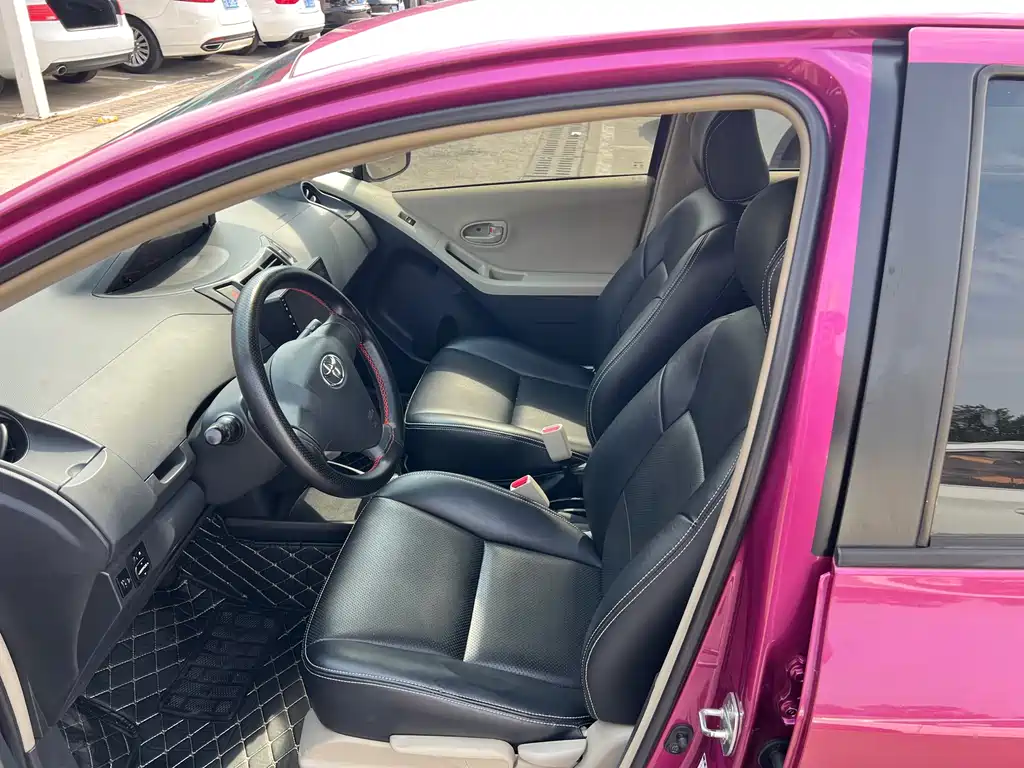 Toyota Yaris — миниатюра 10