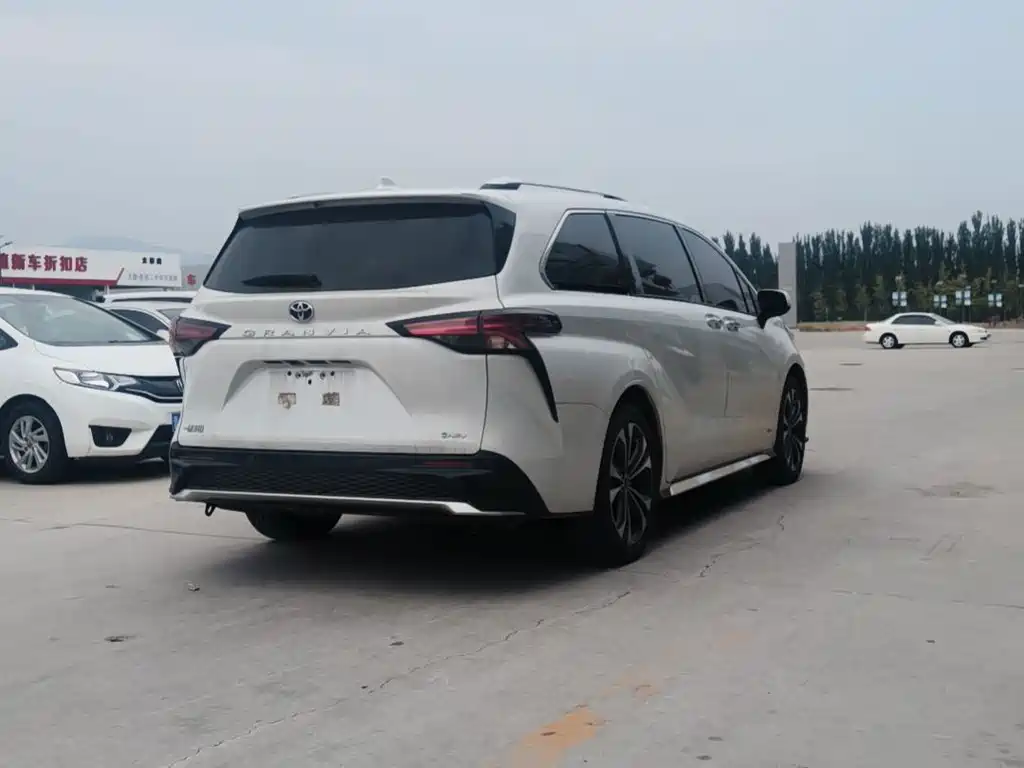 Toyota Granvia — миниатюра 9