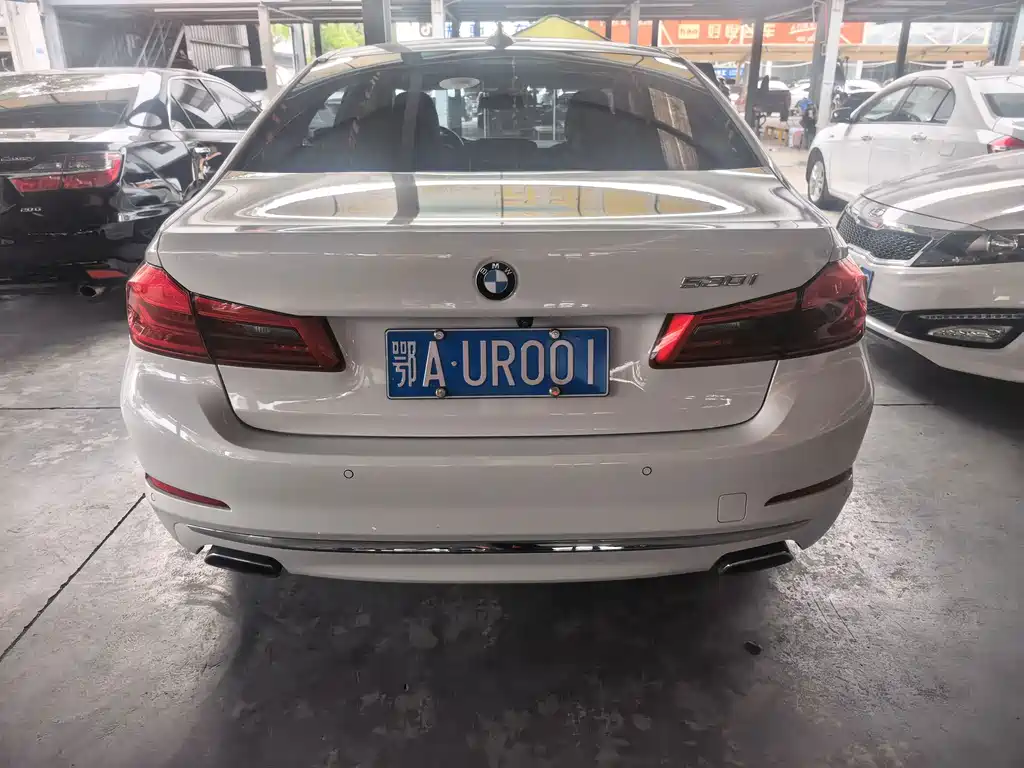BMW 5 Series — миниатюра 8