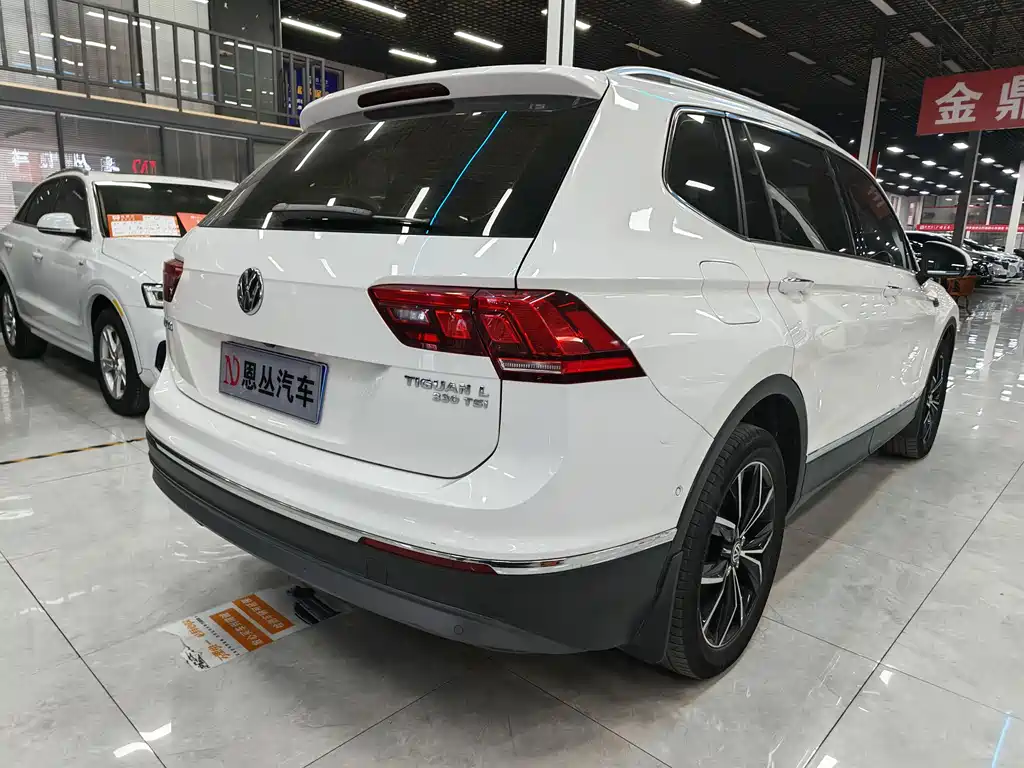 VOLKSWAGEN TIGUAN L
