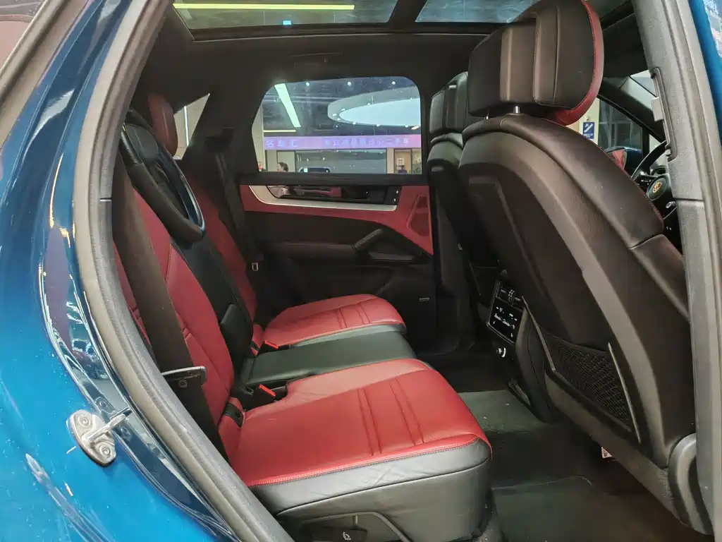 Porsche Cayenne — миниатюра 7