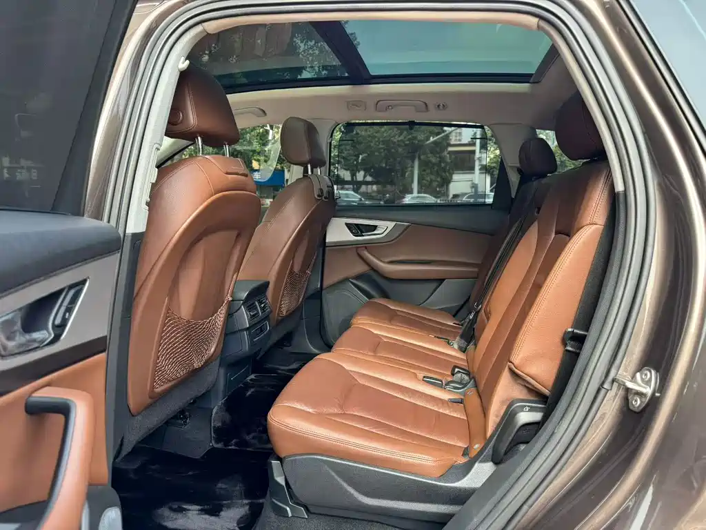 Audi Q7 — миниатюра 5