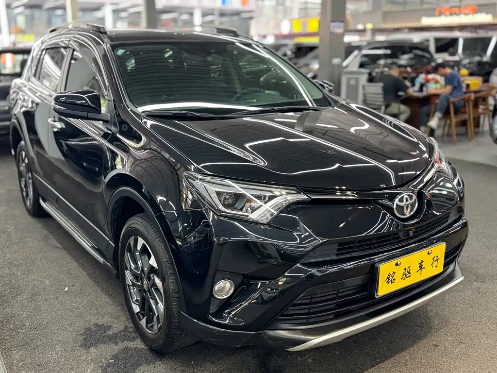 Toyota RAV4 — миниатюра 6