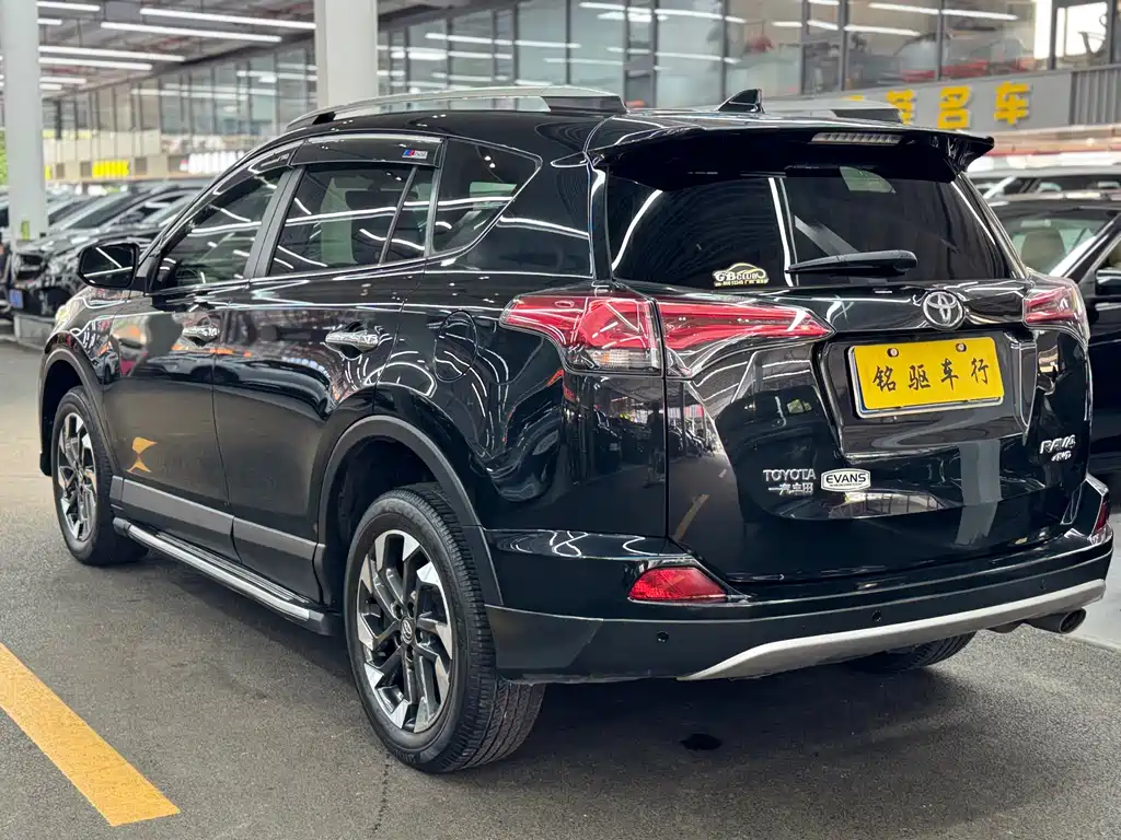 Toyota RAV4 — миниатюра 4