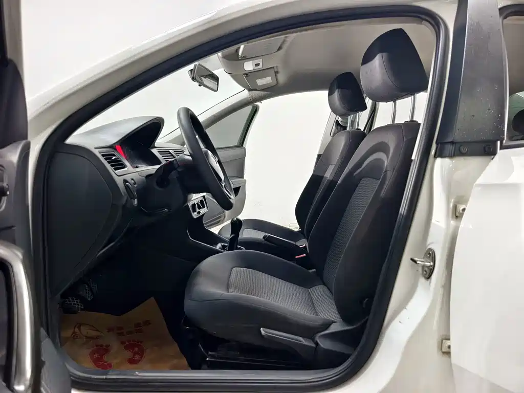 Volkswagen Santana — миниатюра 10