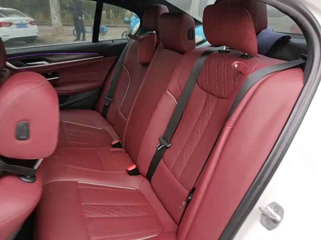 BMW 5 Series — миниатюра 13