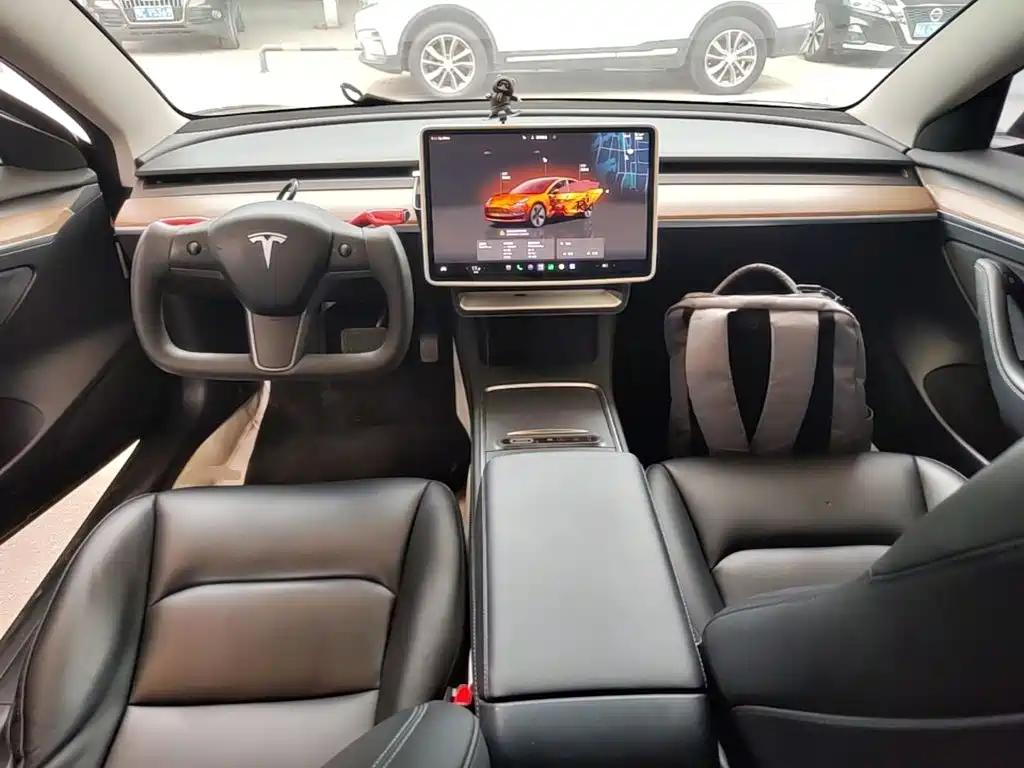 Tesla Model 3 — миниатюра 10