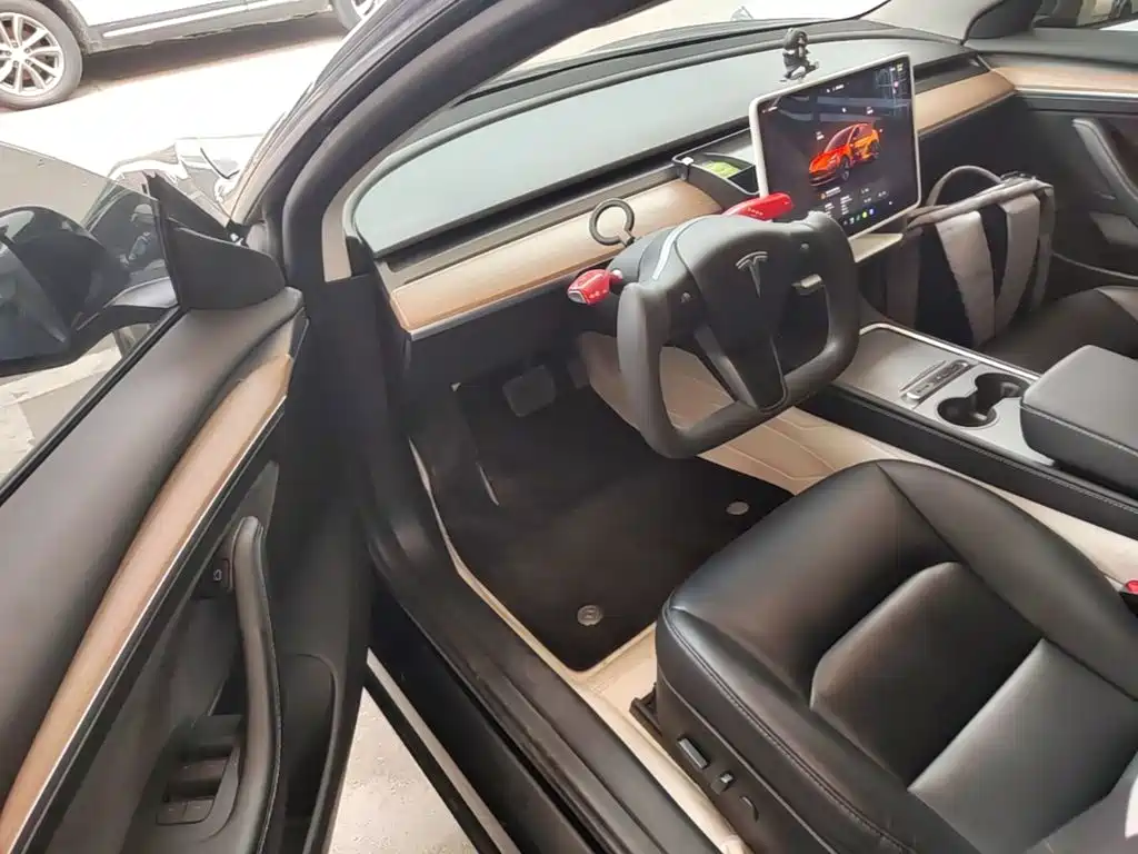 Tesla Model 3 — миниатюра 16