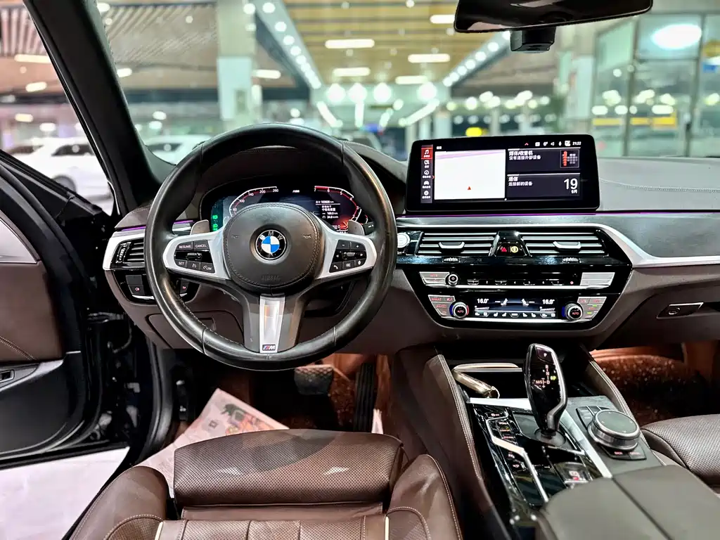 BMW 5 Series — миниатюра 12