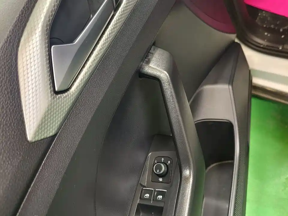 VOLKSWAGEN EXPLORING THE SHADOW