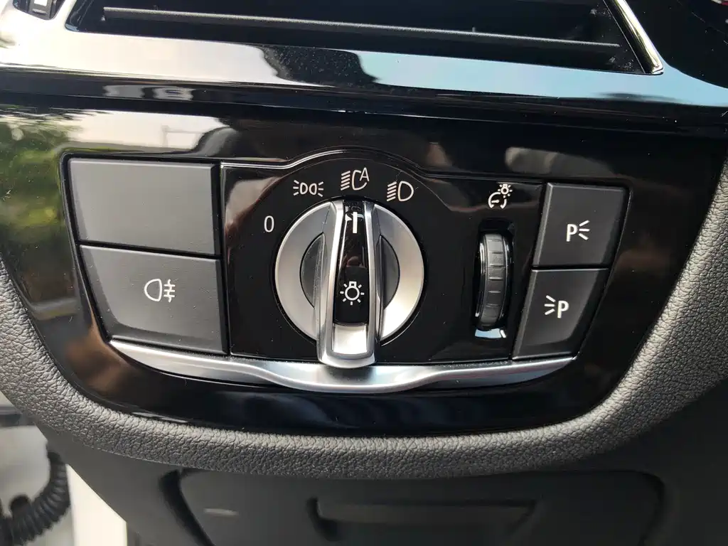 BMW 5 Series New Energy — миниатюра 16