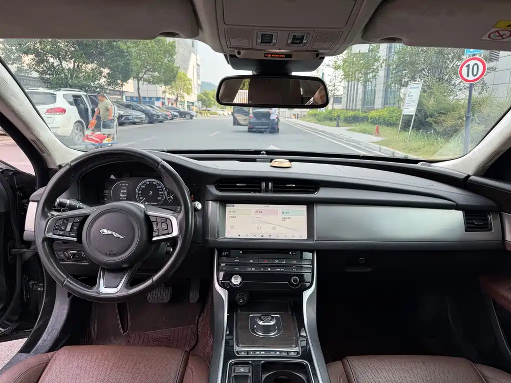 Jaguar XFL — миниатюра 8