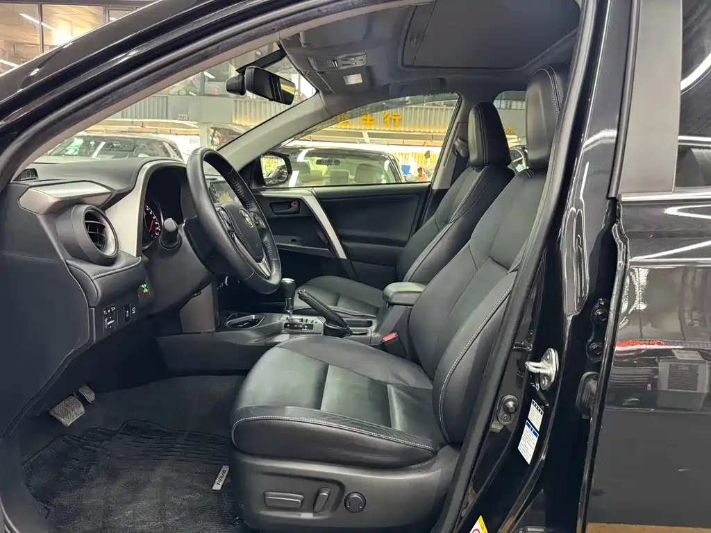 Toyota RAV4 — миниатюра 9