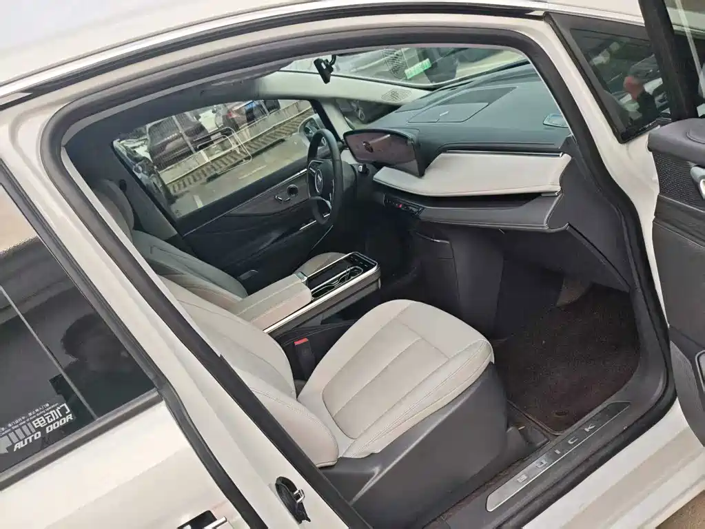 Buick GL8 — миниатюра 10