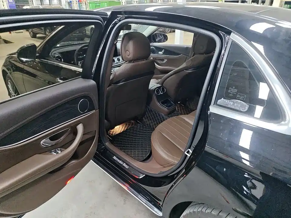 Mercedes-Benz E-Class — миниатюра 8