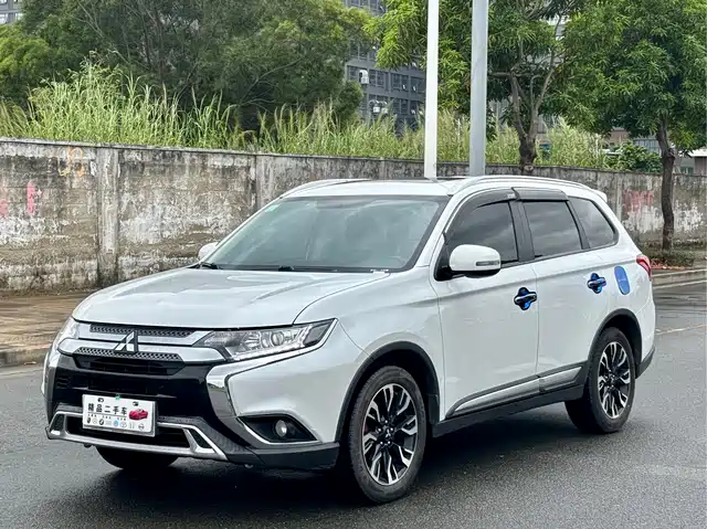 mitsubishi outlander
