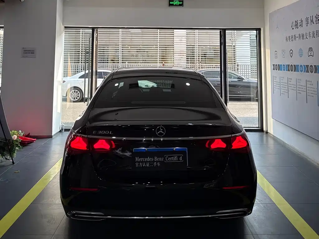 Mercedes-Benz E-Class — миниатюра 13