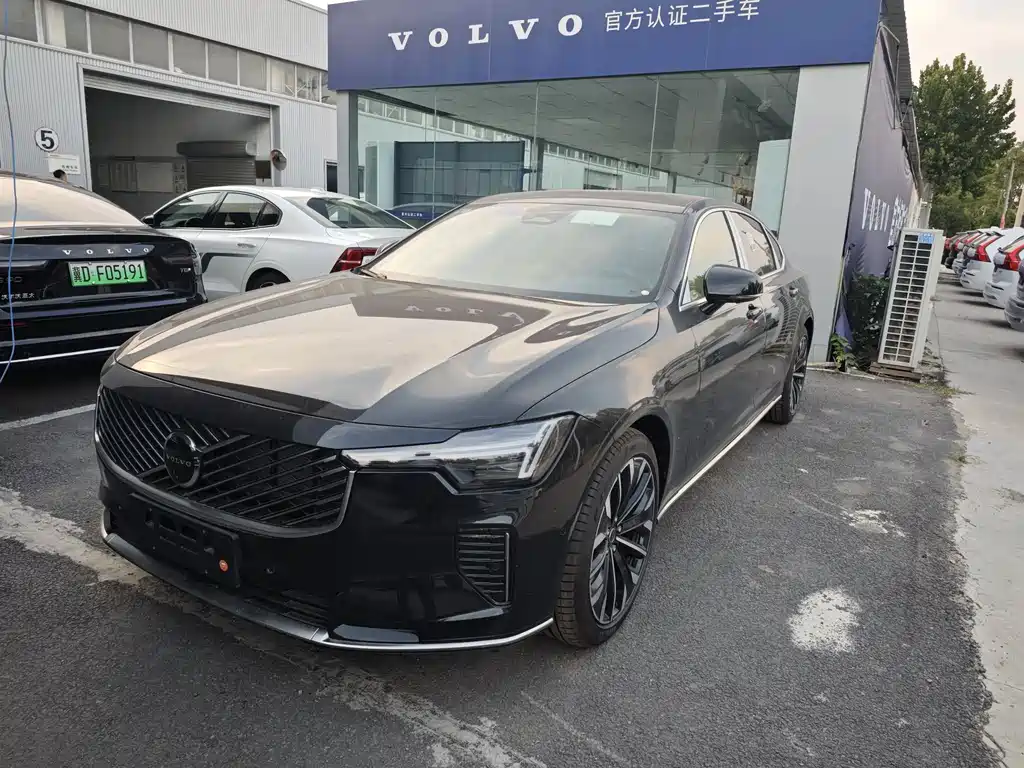 Volvo S90 2026 B5 Luxury