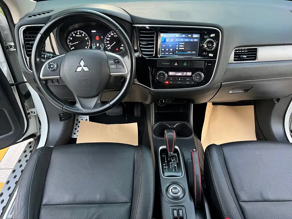 Mitsubishi Outlander (Import) — миниатюра 12