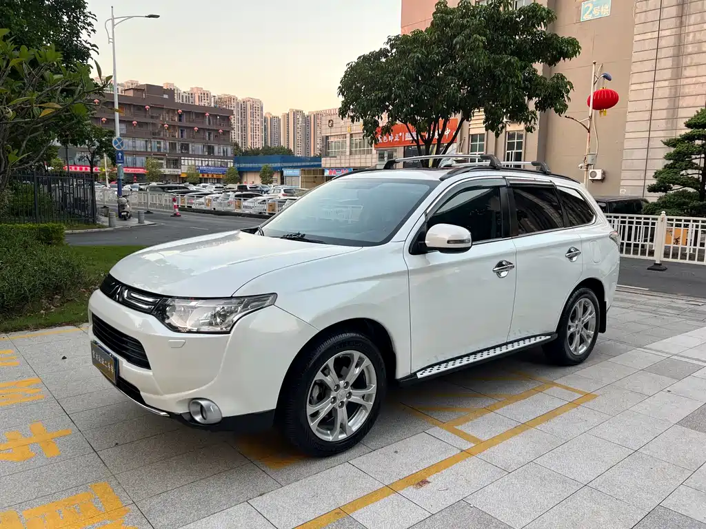 Mitsubishi Outlander (Import) — миниатюра 3