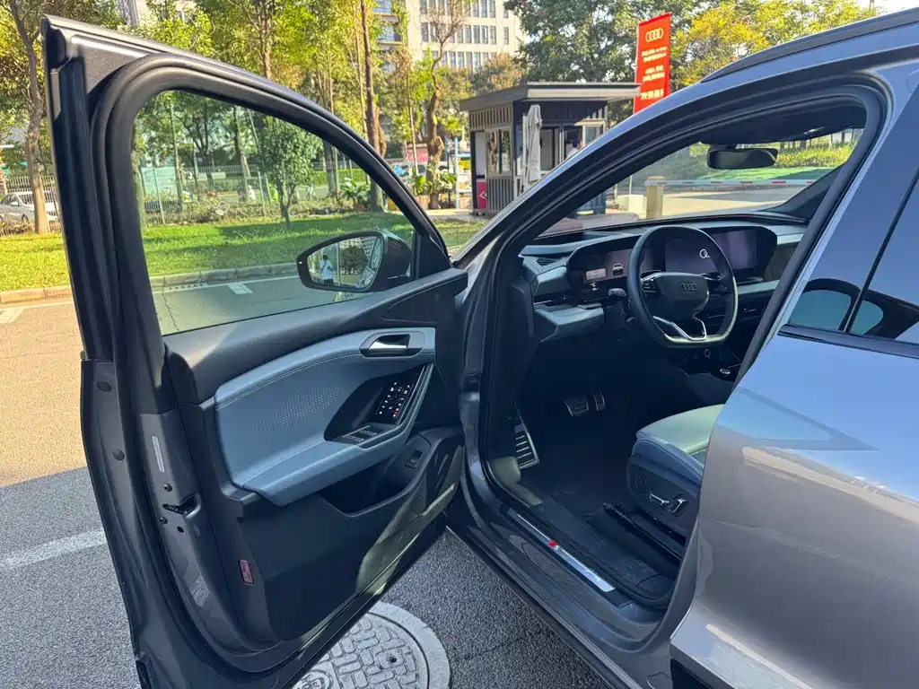Audi Q6L e-tron — миниатюра 12