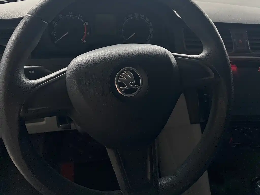 Skoda Rapid — миниатюра 12