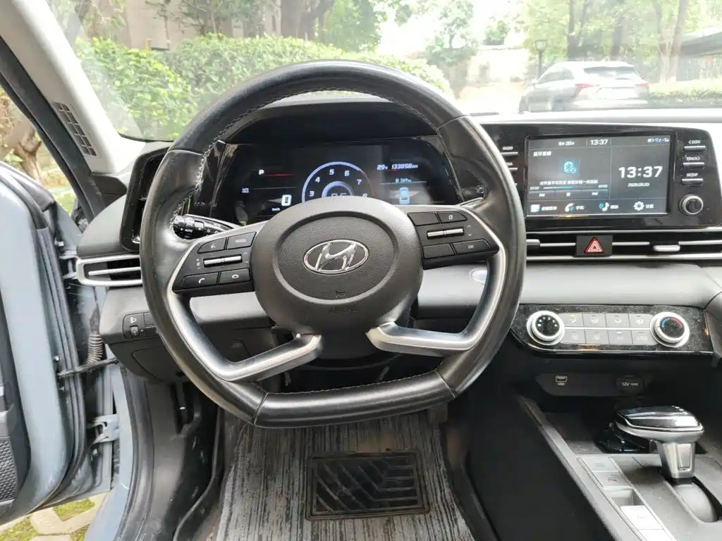 Hyundai Elantra — миниатюра 6