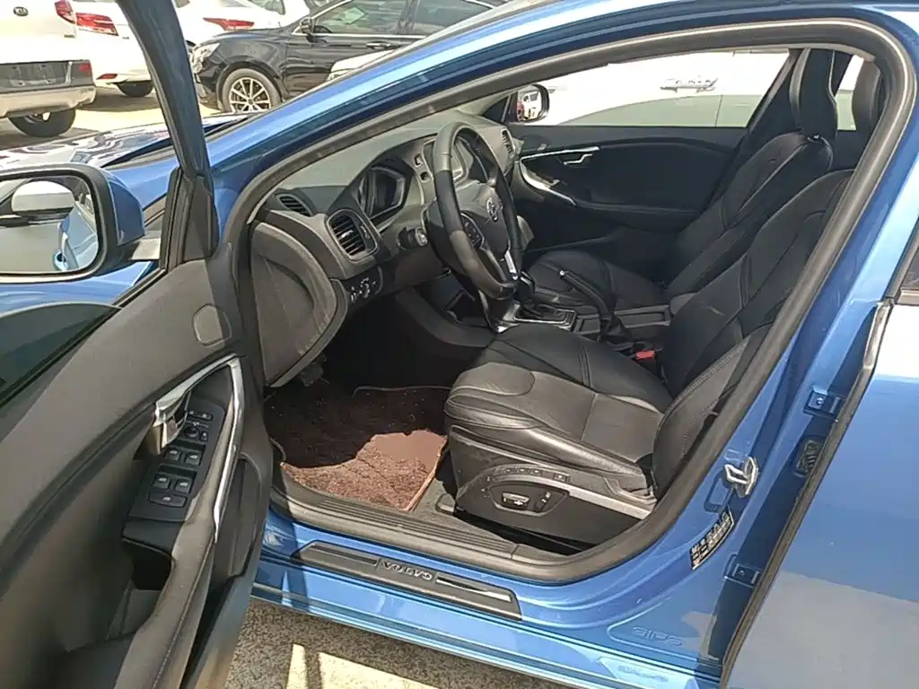 Volvo V40 — миниатюра 15