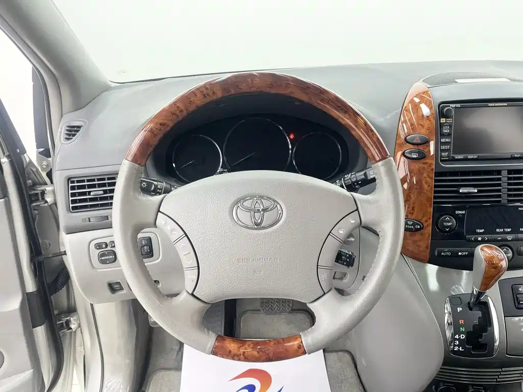 Toyota Sienna — миниатюра 11