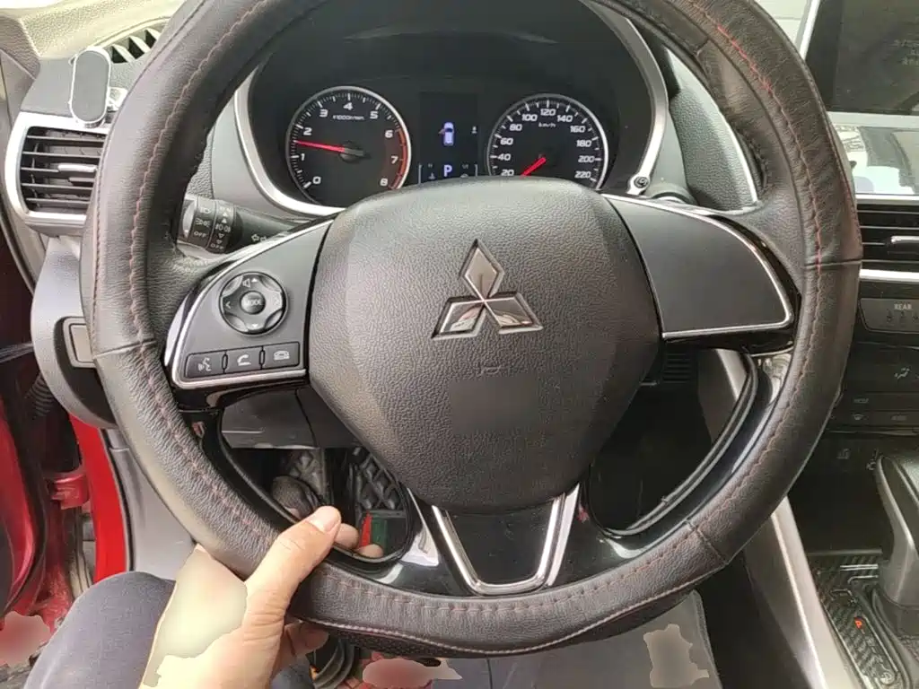 Mitsubishi Eclipse Cross — миниатюра 11