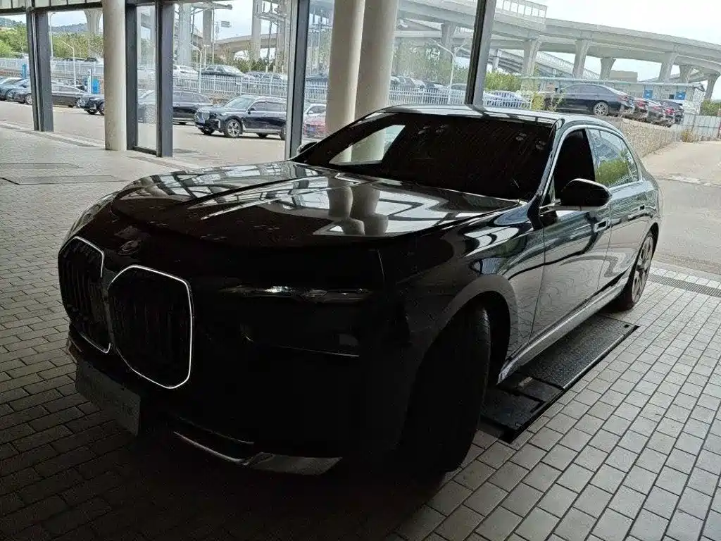 宝马7系 2023款 740Li 尊享型 M运动套装 2023
