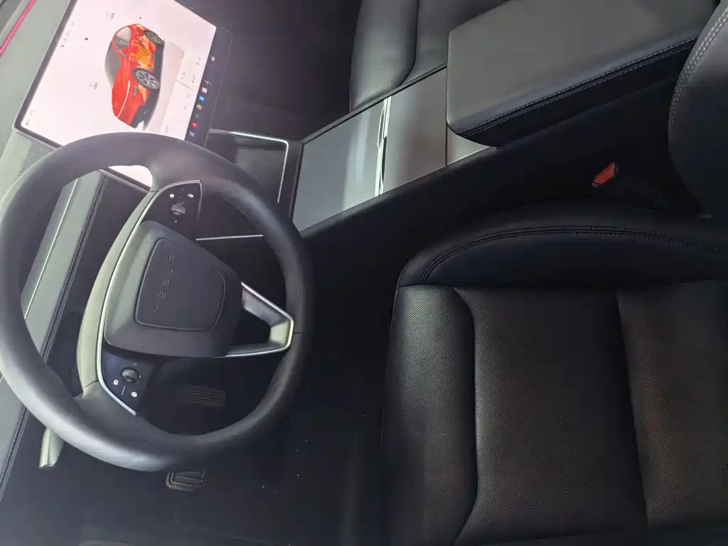 Tesla Model Y — миниатюра 8