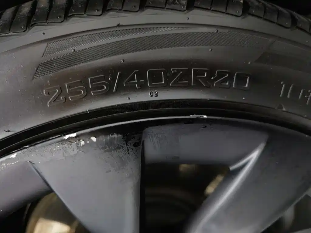 Tesla Model Y — миниатюра 24