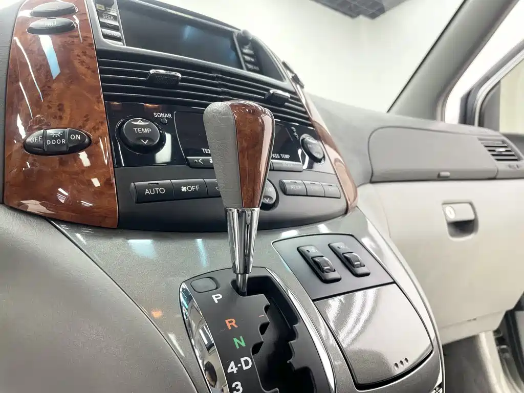 Toyota Sienna — миниатюра 13