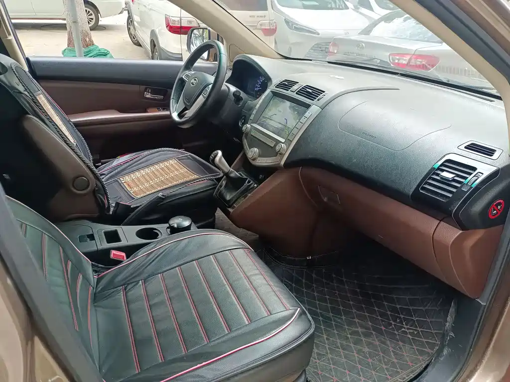 BYD S6 2014 2.0L MT Luxury 7 мест