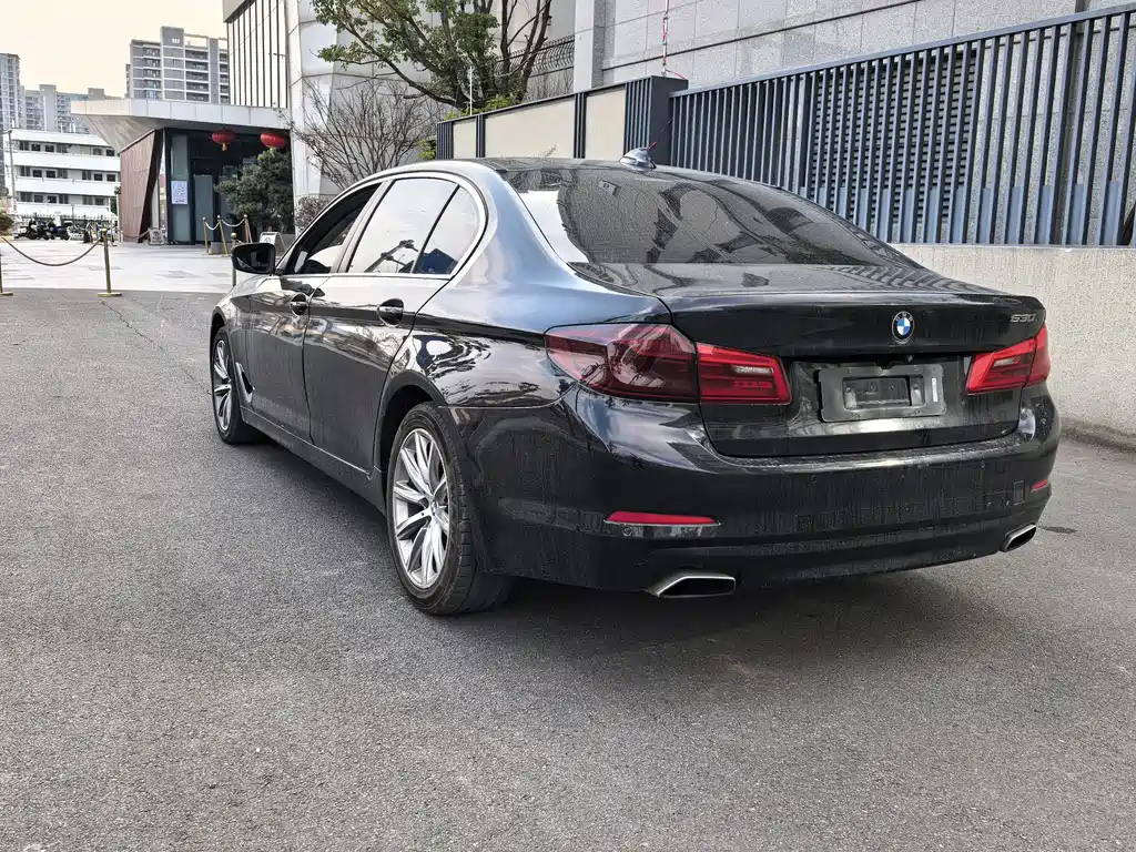 BMW 5 SERIES