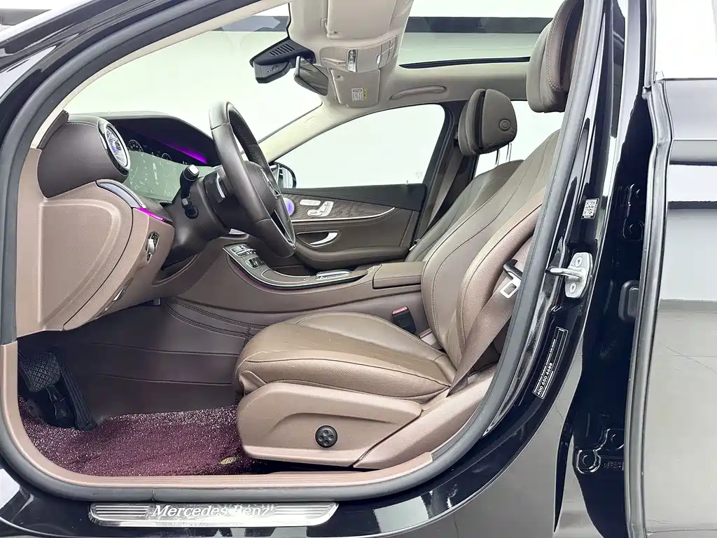 Mercedes-Benz E-Class — миниатюра 11