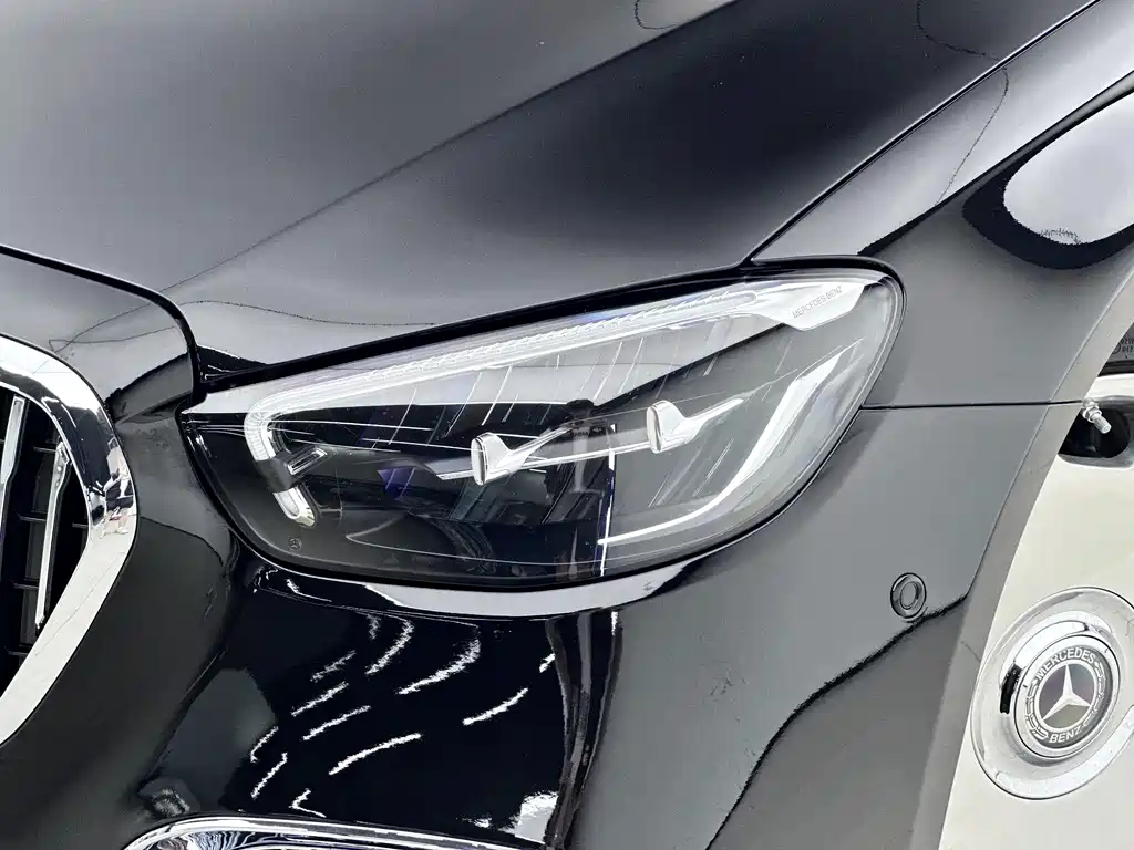 Mercedes-Benz E-Class — миниатюра 12