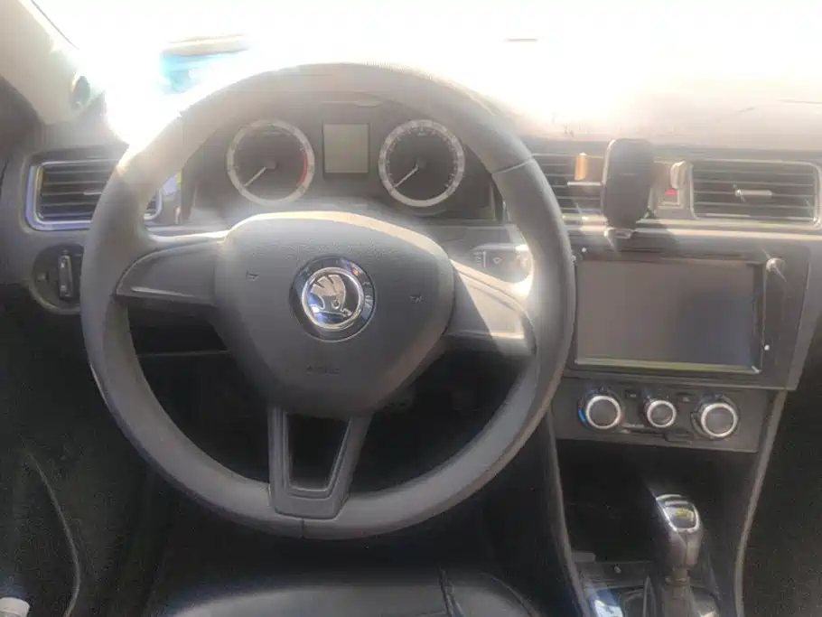 Skoda Rapid — миниатюра 15