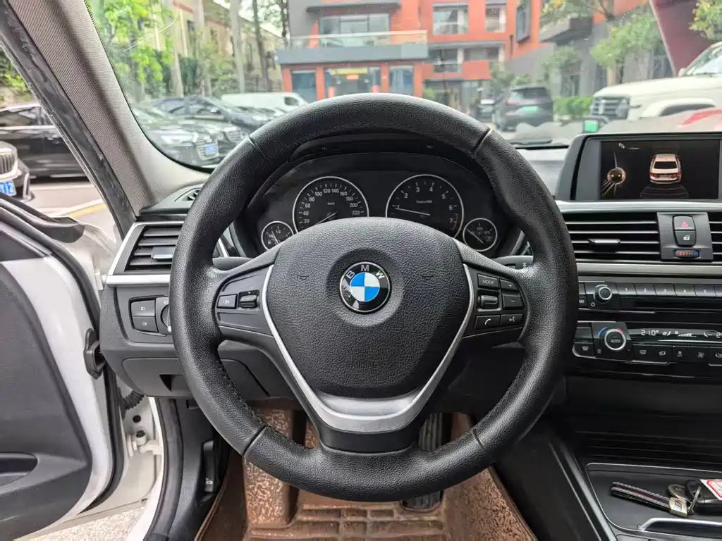 BMW 3 Series — миниатюра 12