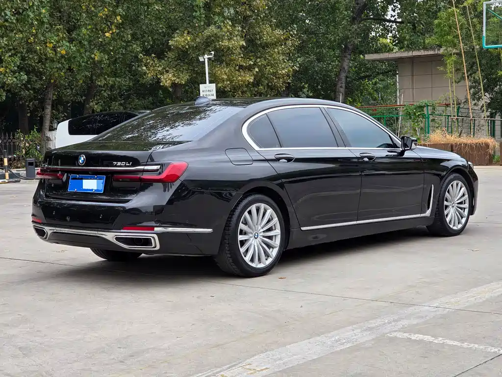 BMW 7 Series — миниатюра 4