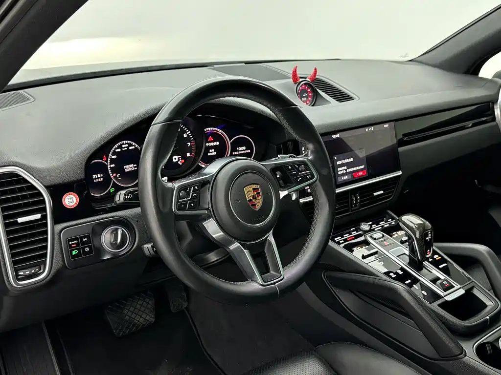 Porsche Cayenne — миниатюра 10
