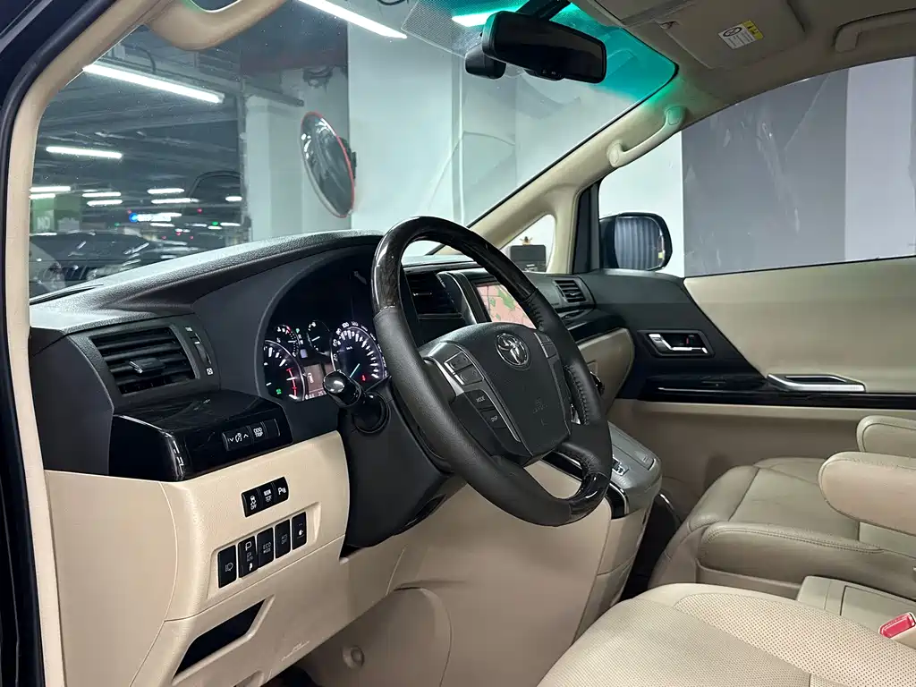 Toyota Alphard — миниатюра 6