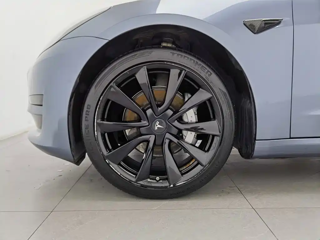 Tesla Model 3 — миниатюра 17